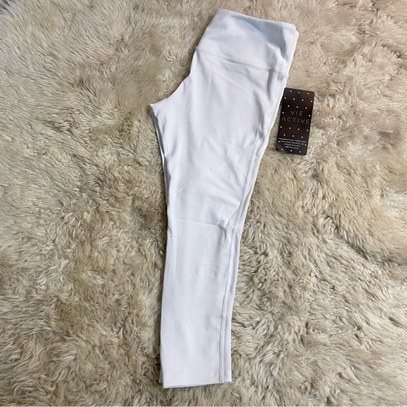 ✨NWT✨ Cropped Leggings White Sz Medium - Picture 2 of 8